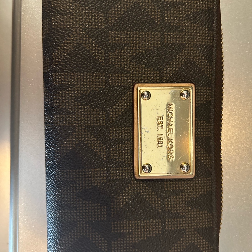 Gently used Michael Kors wallet with zipper